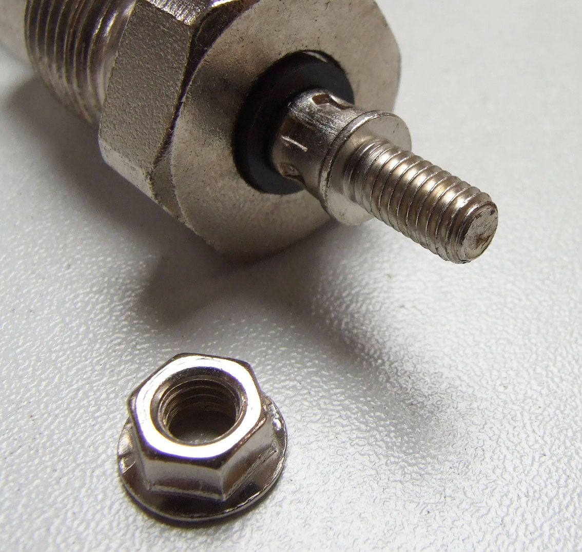 GREJAČ MERCEDES 123 STARI TIP 9V