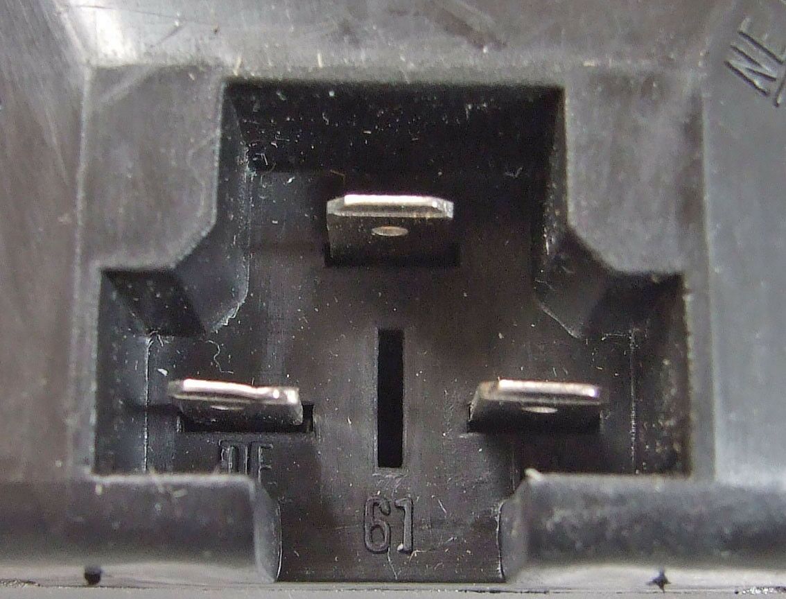 REGLER BOSCH 24V NA SASIJU DF D+ D-
