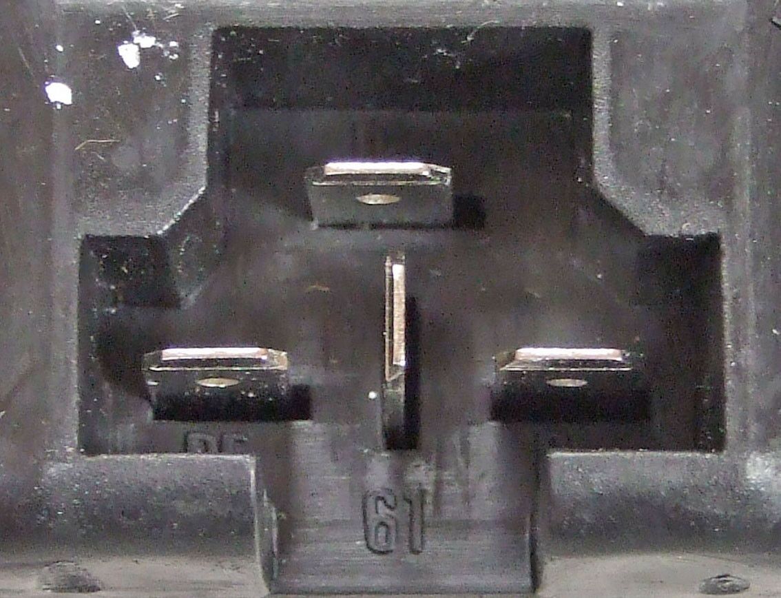 REGLER BOSCH 24V NA SASIJU DF D+ D- L