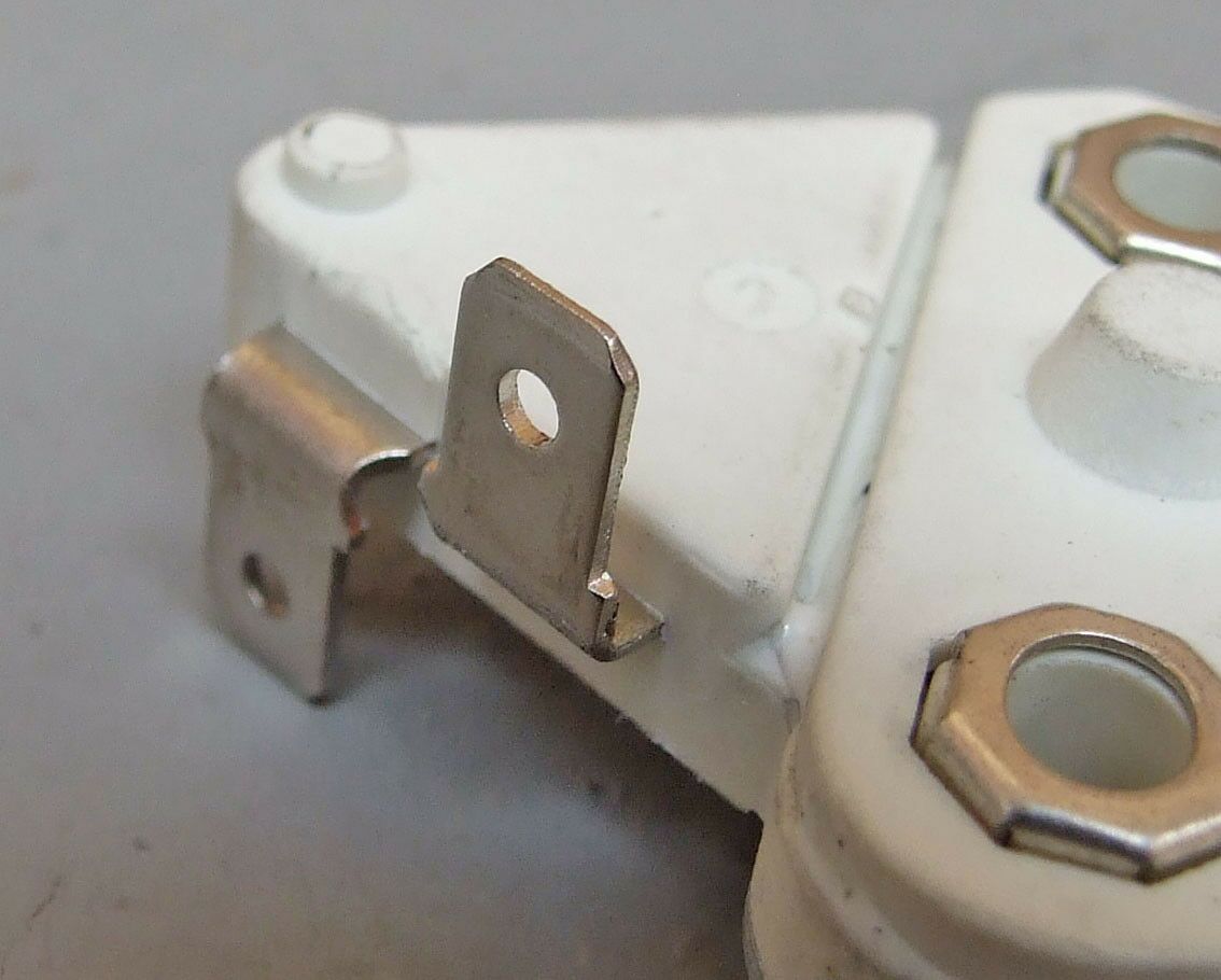 REGLER DELCO 12V OPEL KADET 12V KRIVI IZLAZI