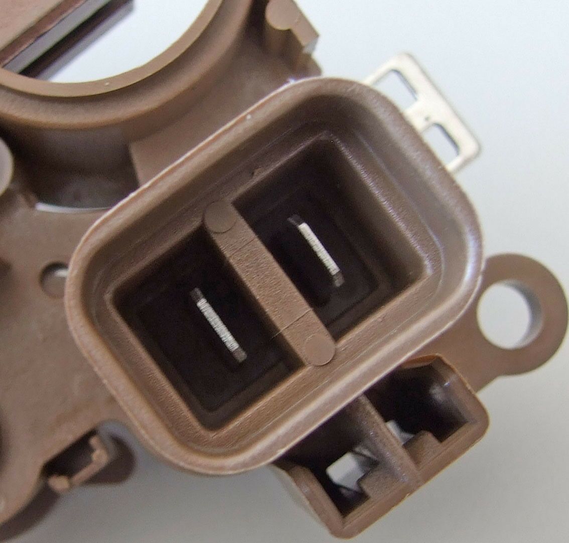REGLER MITSUBISHI 12V PAYERO 3.0 89.-