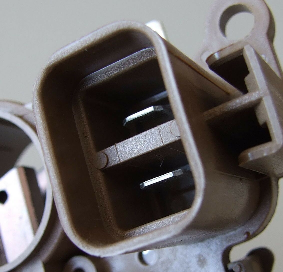 REGLER MITSUBISHI 12V PAYERO 3.0 89.-
