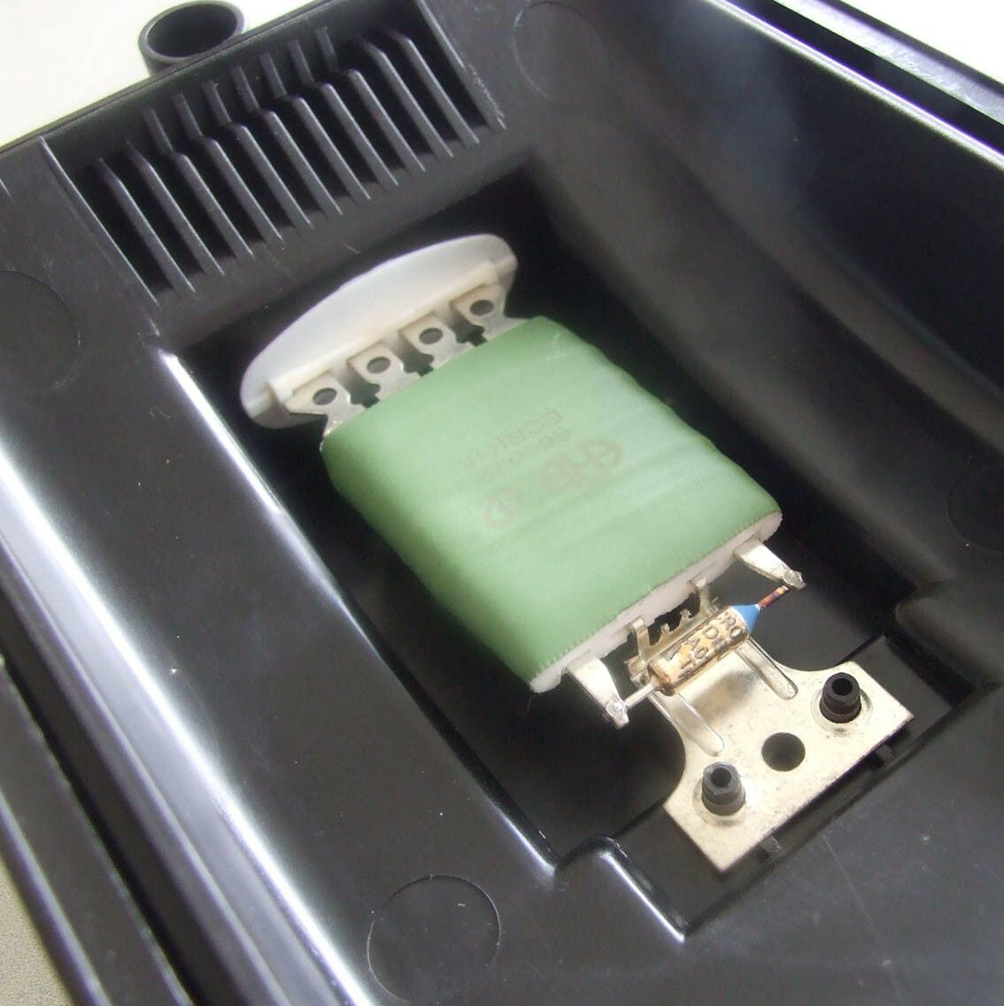 OTPORNIK VENT KABINE AUDI,SEAT,SKODA,VW 1998-