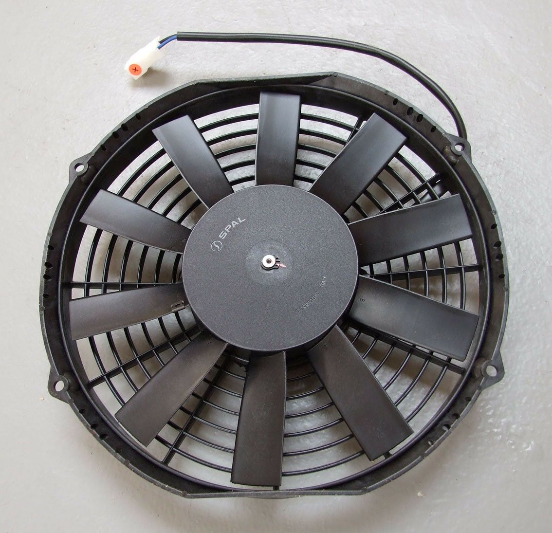 VENTILATOR HLADNJ. UNI.12V 255X52 BLOWING
