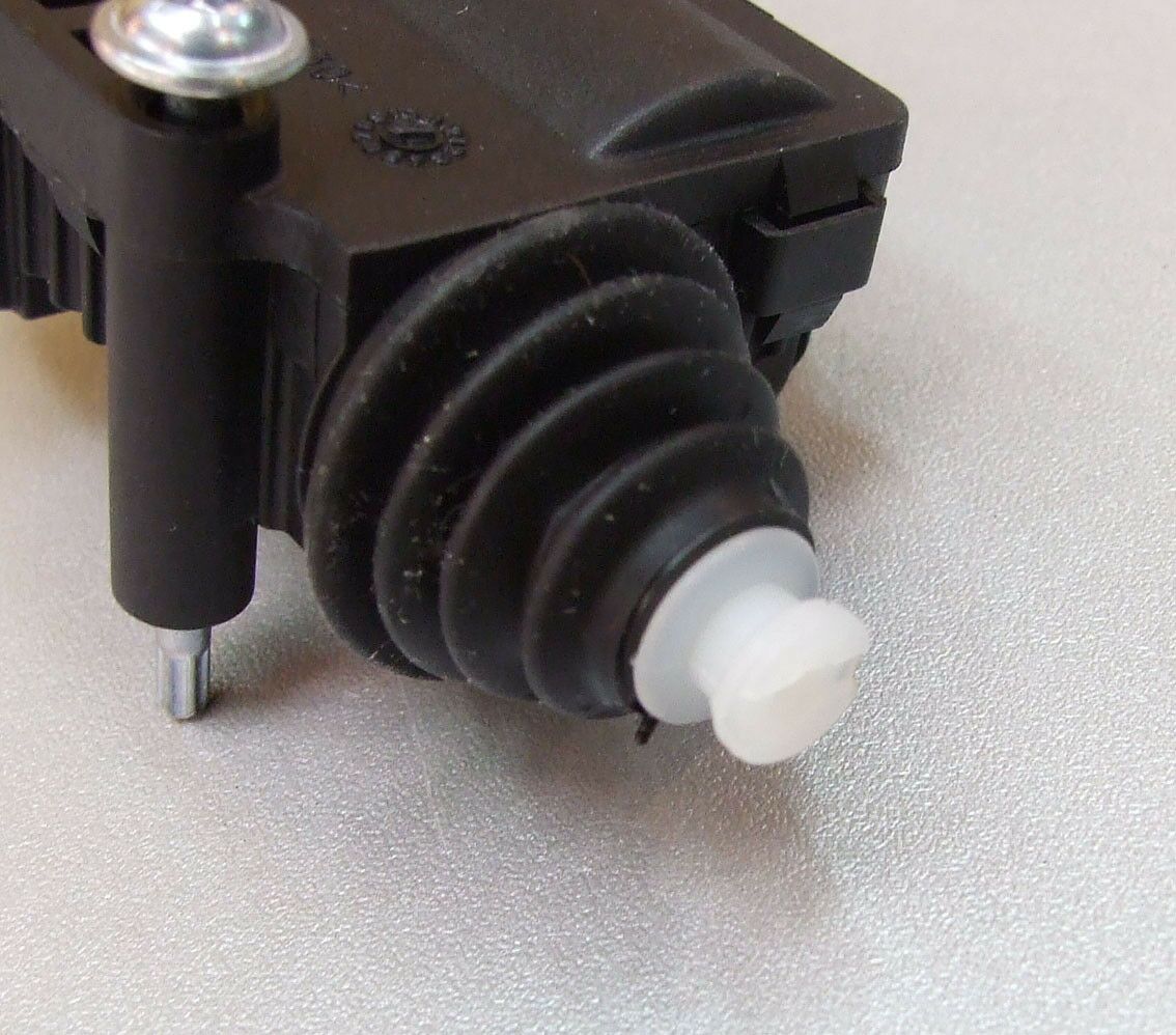 MOTOR POKLOPCA ULIVA GORIVA - ASTRA H 5V.