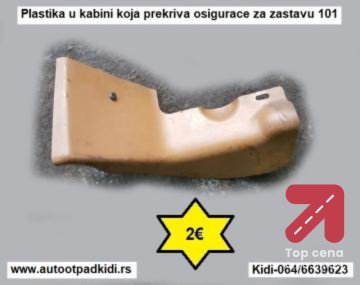 Plastika u kabini koja prekriva osigurace za zastavu 101
