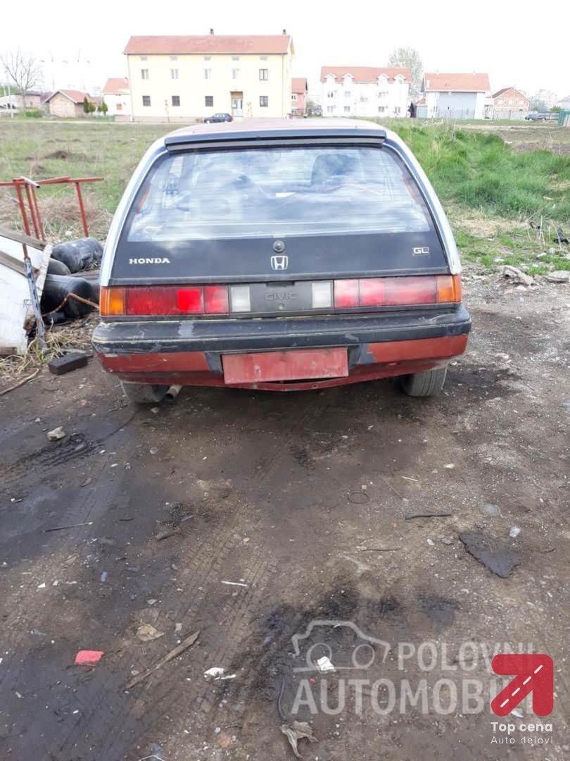 Honda Civic 1988. god. - kompletan auto u delovima