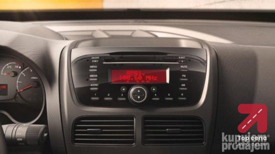 Opel combo CD 50 2012 god Fabricki cd mp3 radio