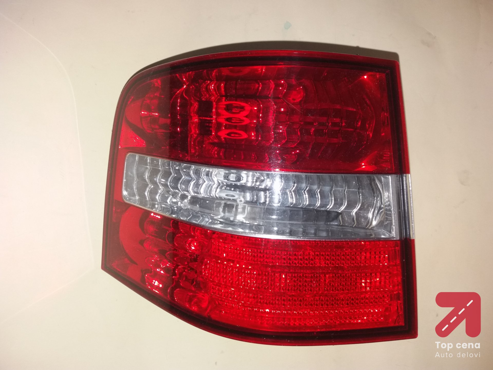 Zadnje levo svetlo Fiat Stilo karavan.