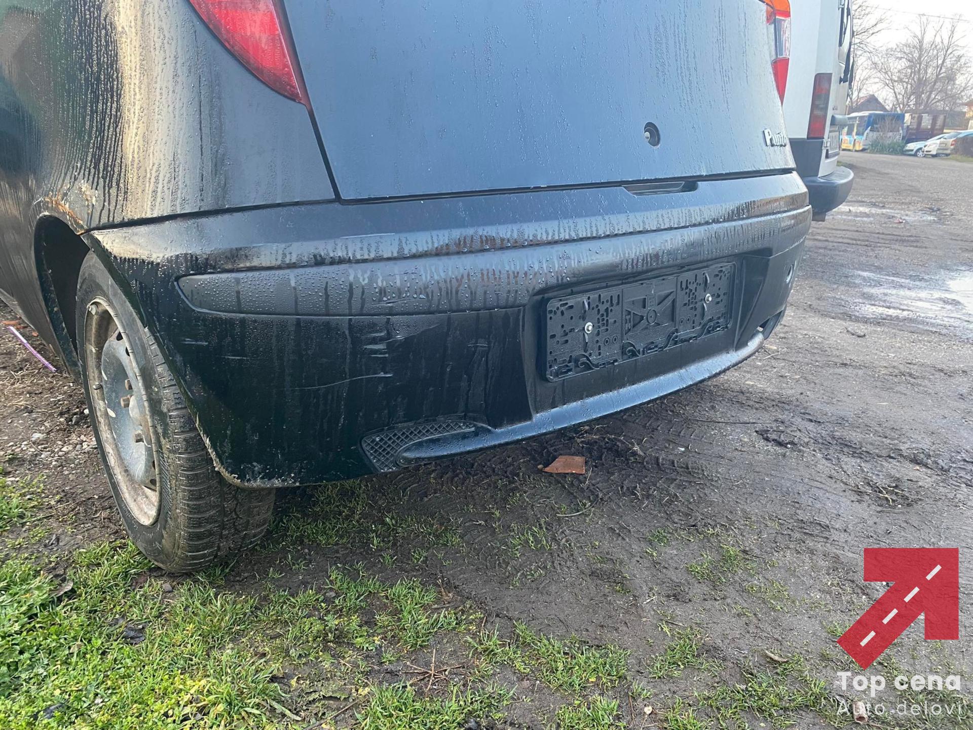Zadnji branik za Fiat Punto 2 CRNI